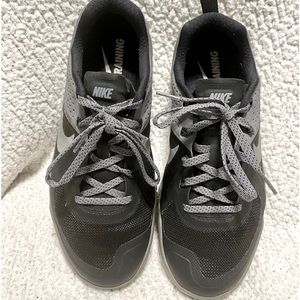 Nike Mens Metcon 1 Training Shoes
Track Brown/Sail/Metallic Silver Size 6.5